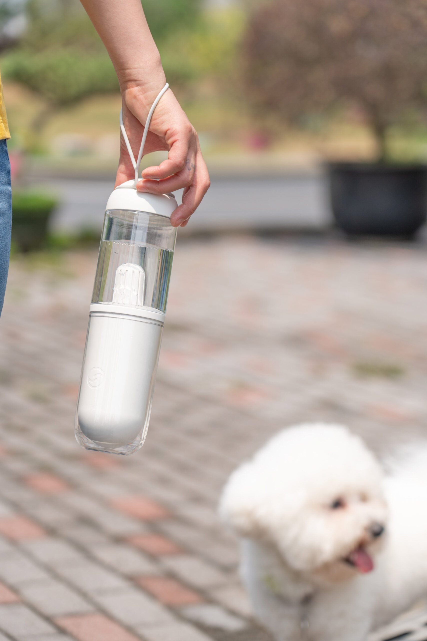 Pet Life 'PYURE' Handheld Travel Filtered Water Feeder - Image 10